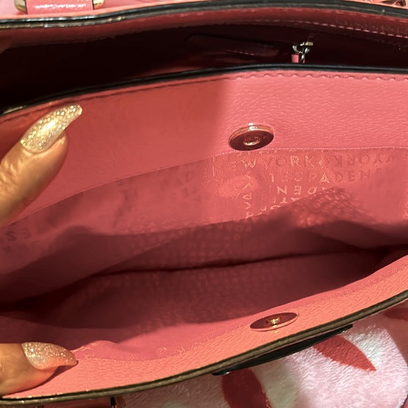 KateSpade Crossbody Satchel EUC with free #5 Necklace & Croc Keychain &  Stitch - Picture 8 of 11